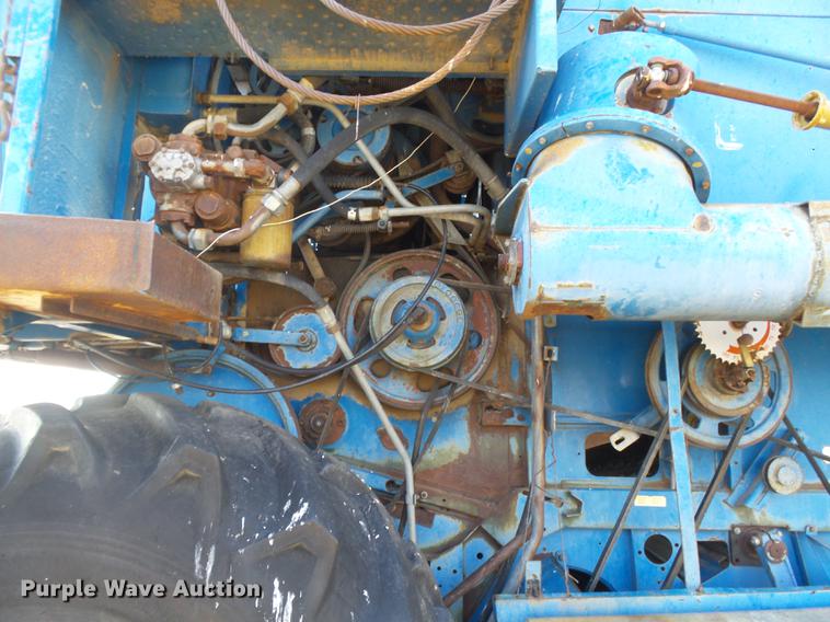 image for item DC3811 Ford 642 combine