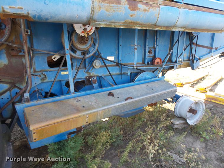 image for item DC3811 Ford 642 combine