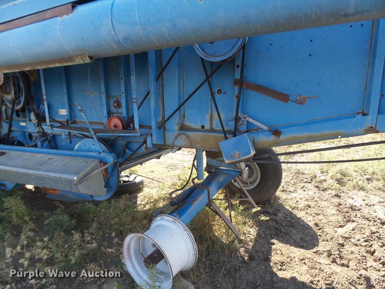 image for item DC3811 Ford 642 combine