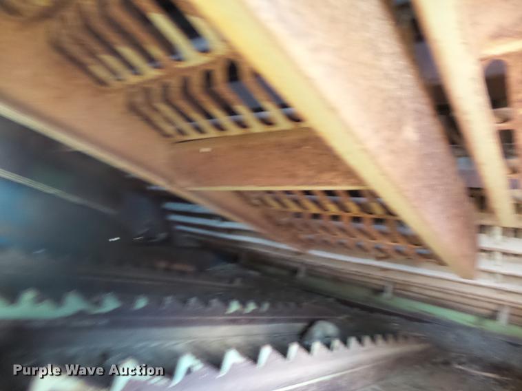 image for item DC3811 Ford 642 combine