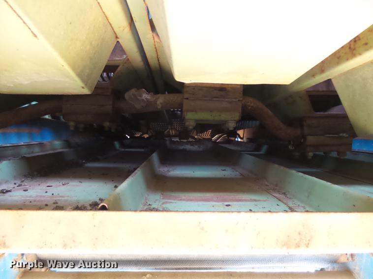 image for item DC3811 Ford 642 combine