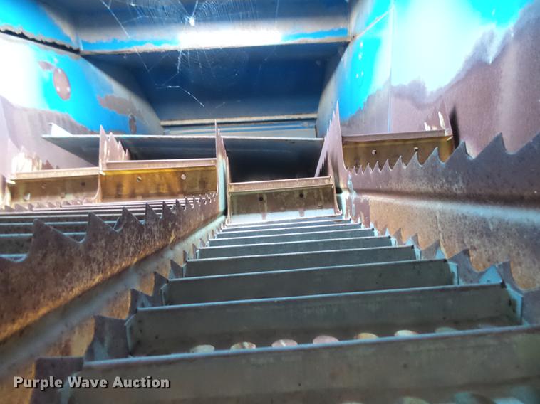 image for item DC3811 Ford 642 combine