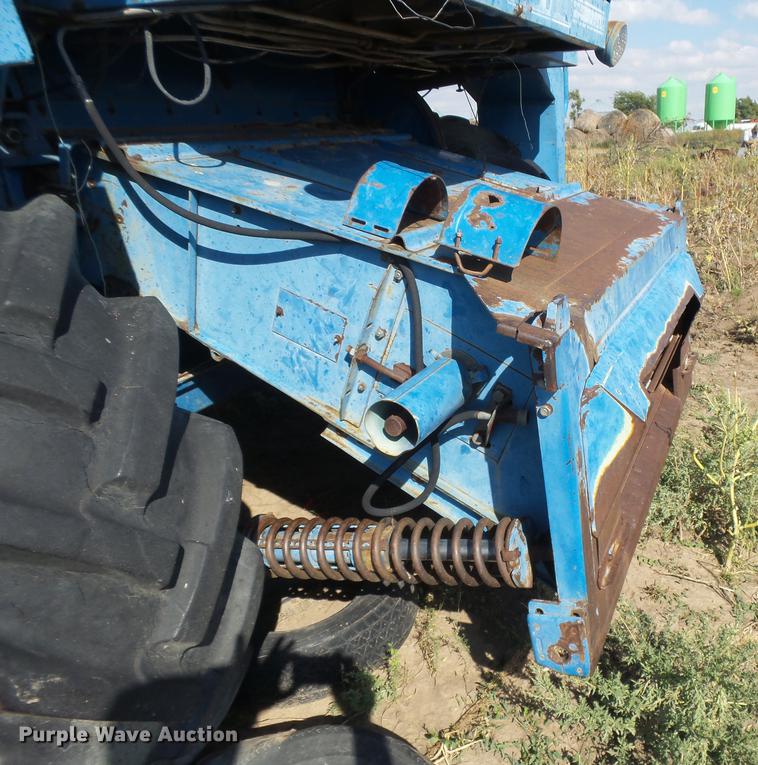 image for item DC3811 Ford 642 combine