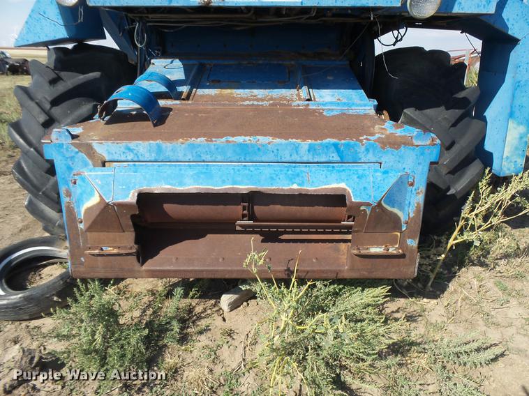 image for item DC3811 Ford 642 combine