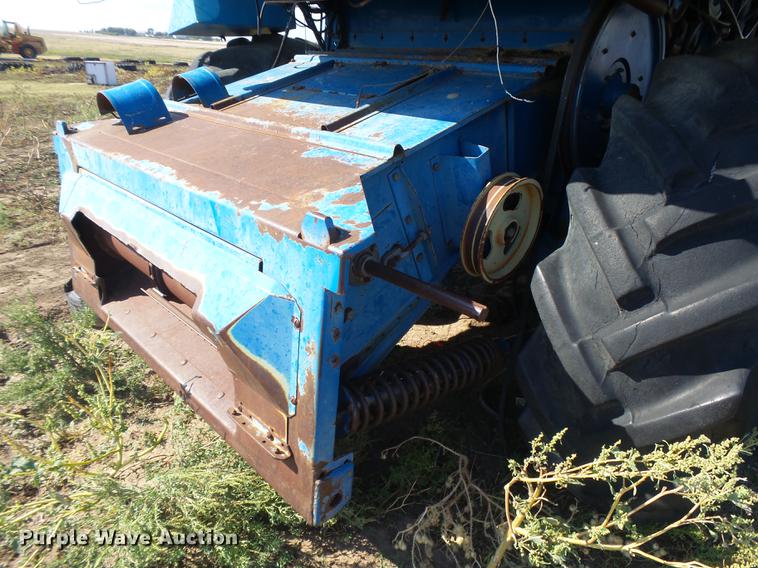 image for item DC3811 Ford 642 combine