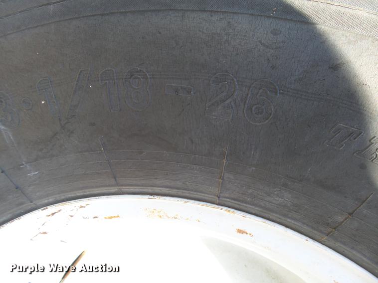 image for item DC3811 Ford 642 combine