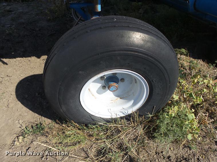 image for item DC3811 Ford 642 combine