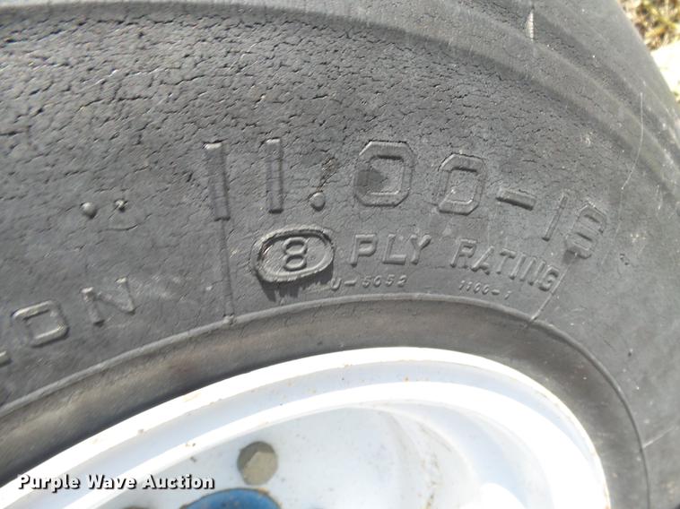 image for item DC3811 Ford 642 combine