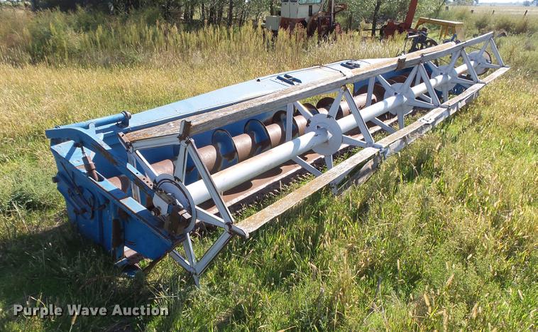 image for item DC3811 Ford 642 combine