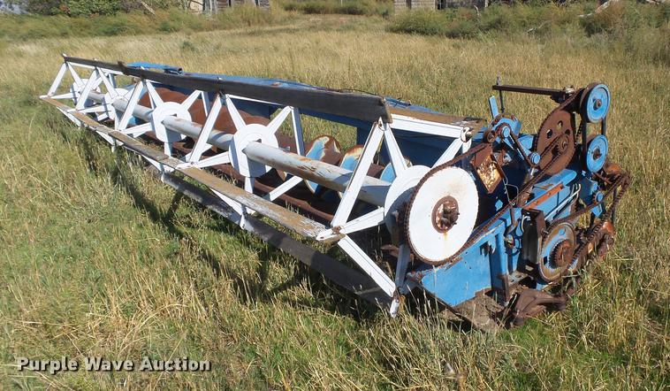 image for item DC3811 Ford 642 combine