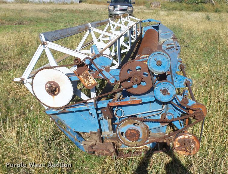 image for item DC3811 Ford 642 combine