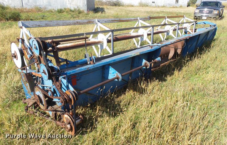 image for item DC3811 Ford 642 combine