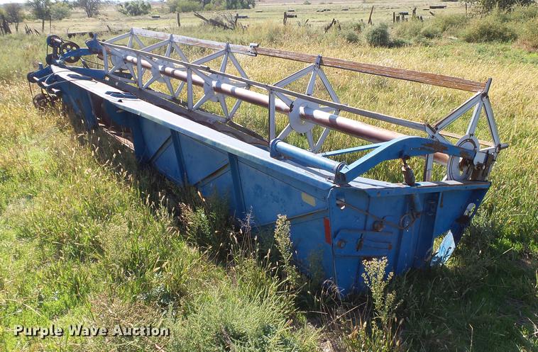 image for item DC3811 Ford 642 combine