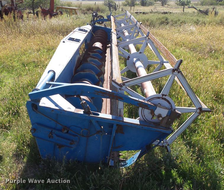 image for item DC3811 Ford 642 combine