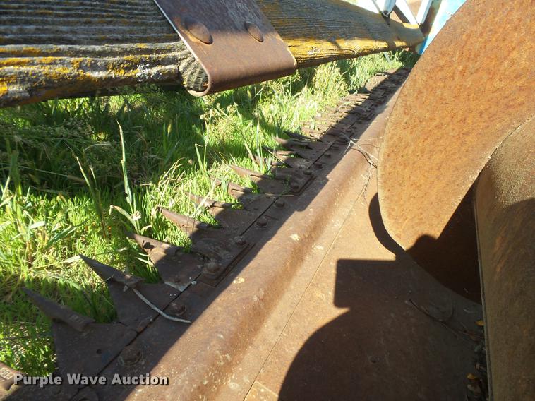 image for item DC3811 Ford 642 combine