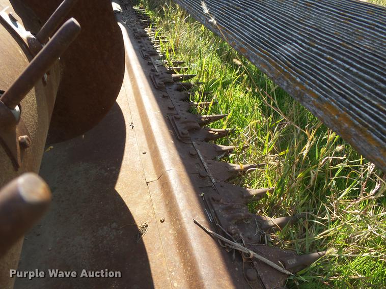 image for item DC3811 Ford 642 combine