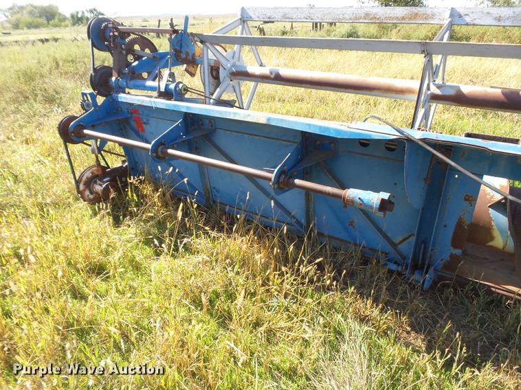 image for item DC3811 Ford 642 combine