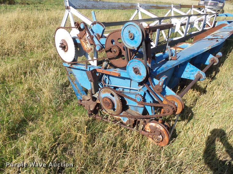 image for item DC3811 Ford 642 combine