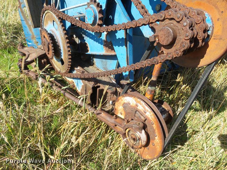 image for item DC3811 Ford 642 combine