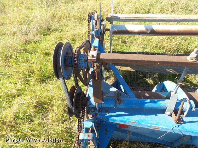 image for item DC3811 Ford 642 combine