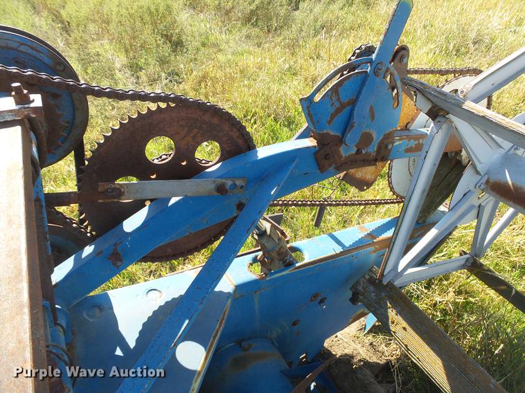 image for item DC3811 Ford 642 combine