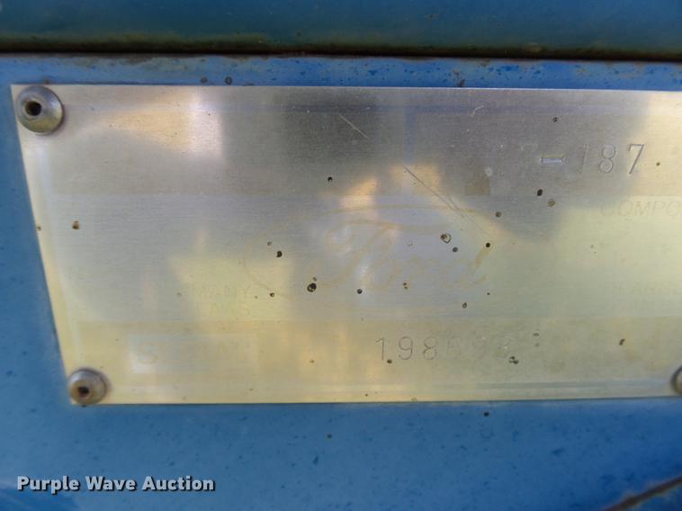 image for item DC3811 Ford 642 combine