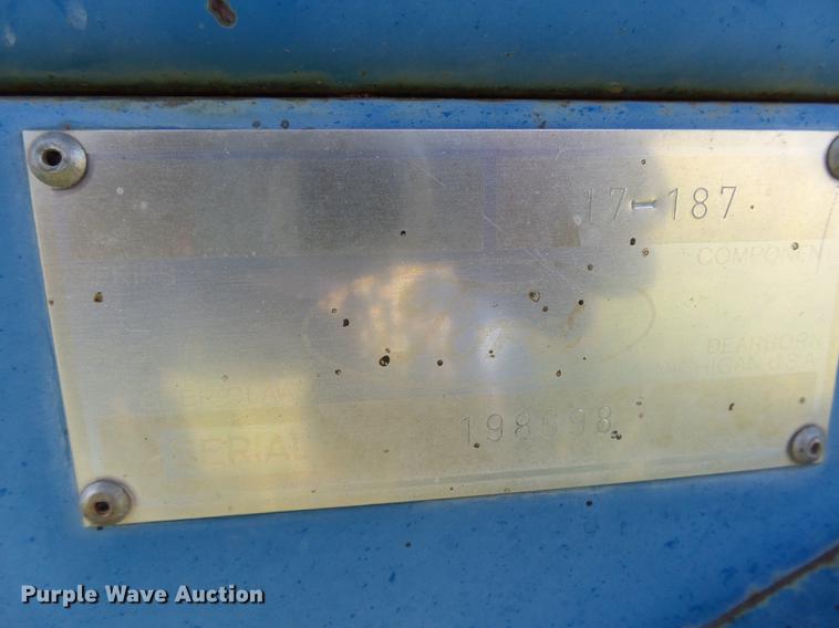 image for item DC3811 Ford 642 combine