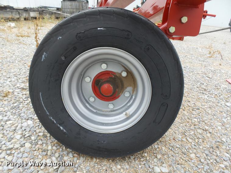 image for item DC3827 Case IH 1255 hydraulic marker arms