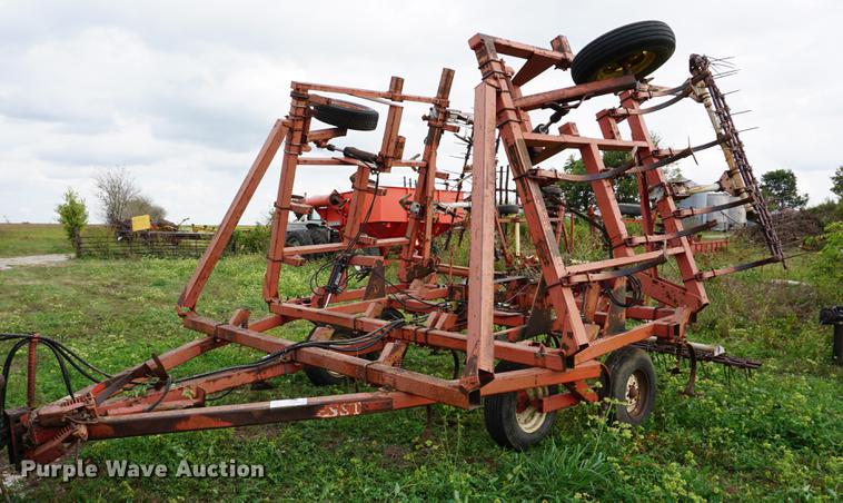 image for item DC5266 Hesston field cultivator