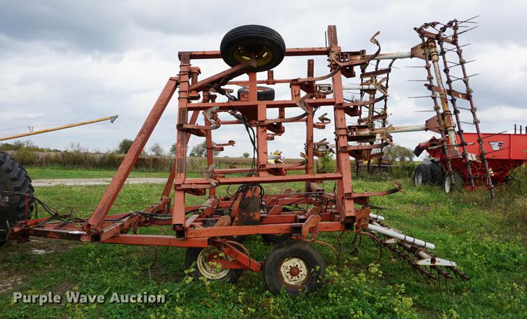 image for item DC5266 Hesston field cultivator