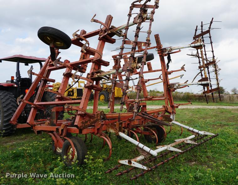 image for item DC5266 Hesston field cultivator