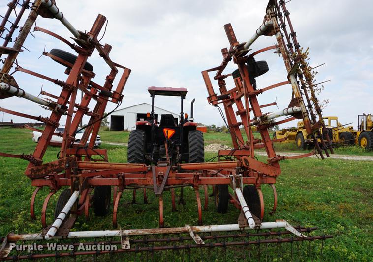 image for item DC5266 Hesston field cultivator