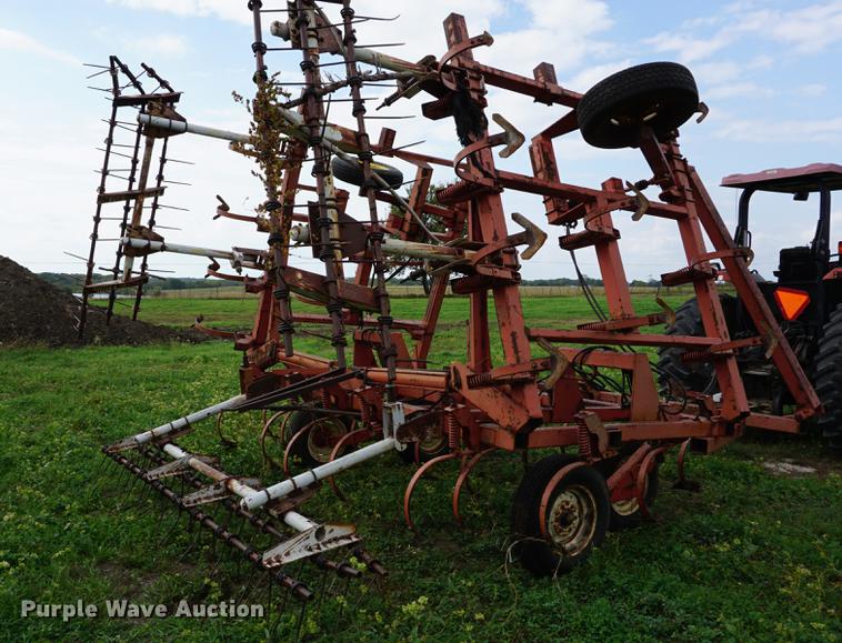 image for item DC5266 Hesston field cultivator