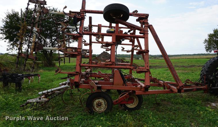 image for item DC5266 Hesston field cultivator