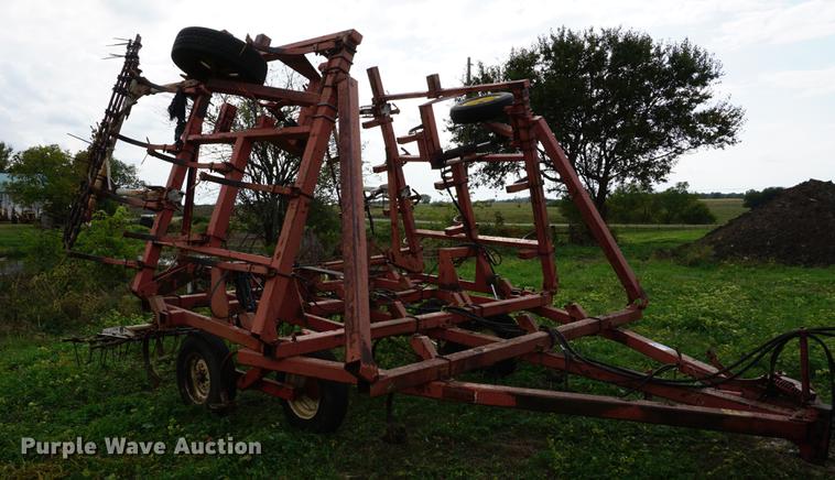 image for item DC5266 Hesston field cultivator