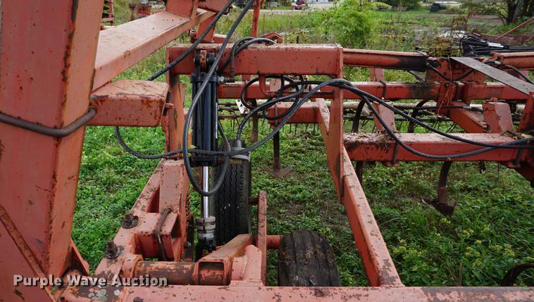 image for item DC5266 Hesston field cultivator
