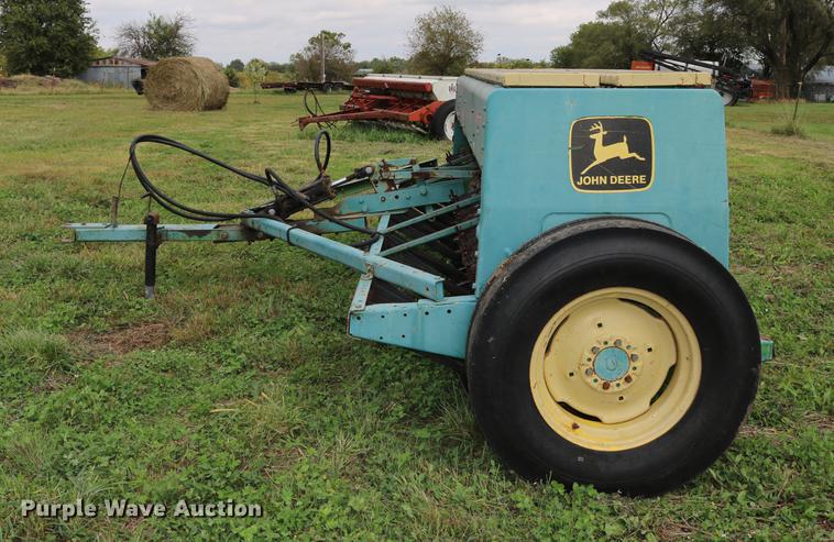 image for item DD0047 John Deere 8300 grain drill