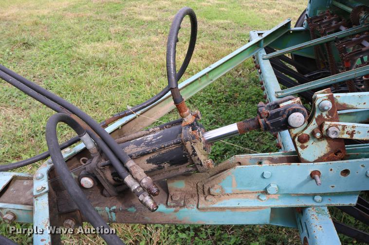 image for item DD0047 John Deere 8300 grain drill