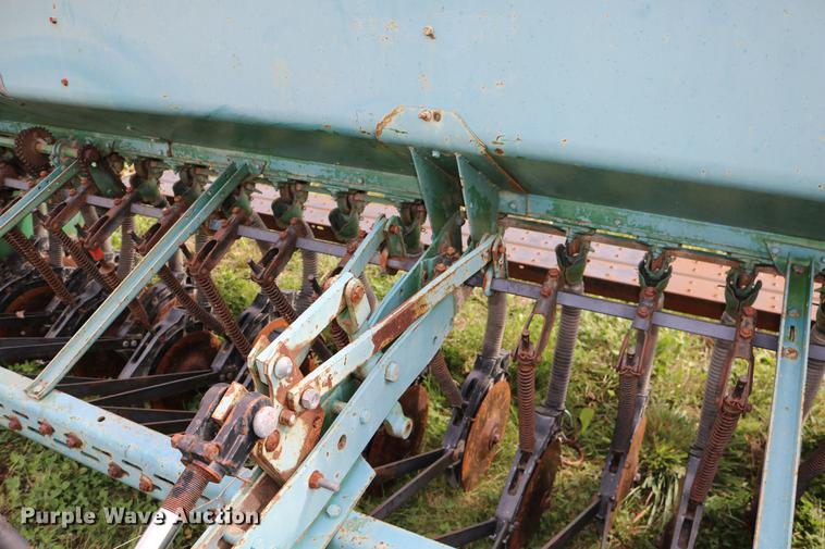 image for item DD0047 John Deere 8300 grain drill