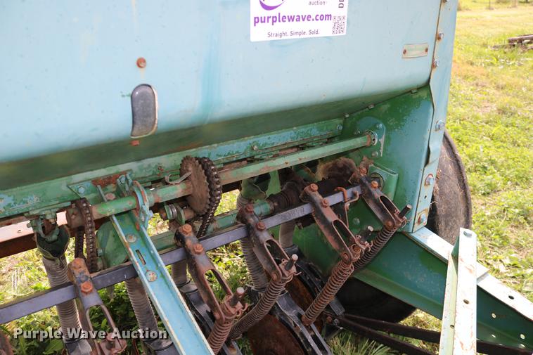 image for item DD0047 John Deere 8300 grain drill