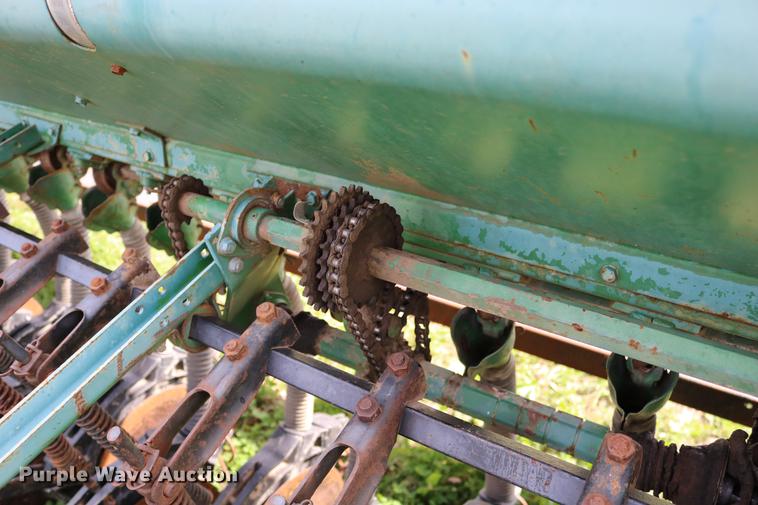 image for item DD0047 John Deere 8300 grain drill