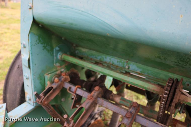 image for item DD0047 John Deere 8300 grain drill