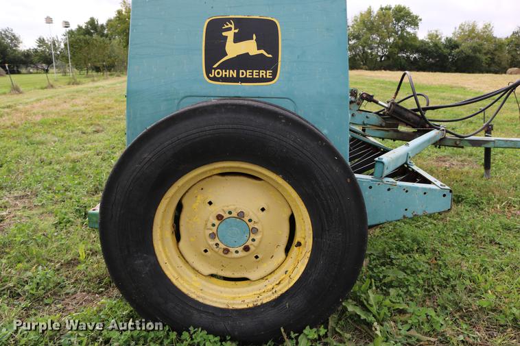 image for item DD0047 John Deere 8300 grain drill