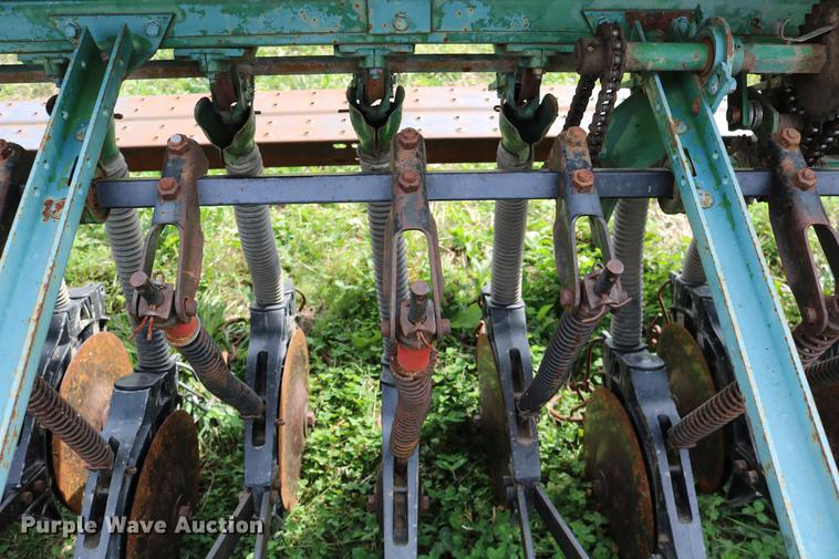 image for item DD0047 John Deere 8300 grain drill