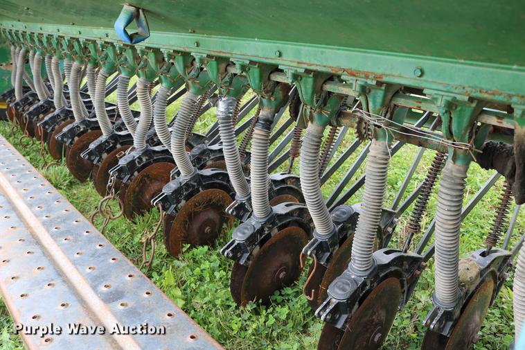 image for item DD0047 John Deere 8300 grain drill