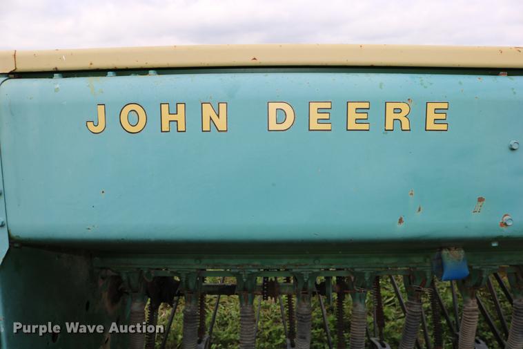 image for item DD0047 John Deere 8300 grain drill