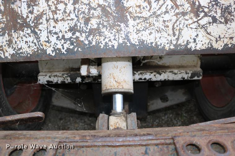 image for item DD0050 1995 Bobcat 743B skid steer