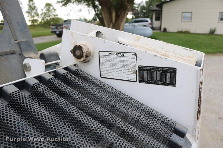 image for item DD0050 1995 Bobcat 743B skid steer