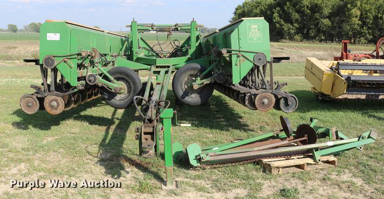image for item DD0052 1988 Great Plains Solid Stand 30 grain drill