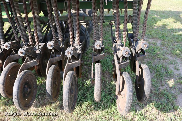 image for item DD0052 1988 Great Plains Solid Stand 30 grain drill